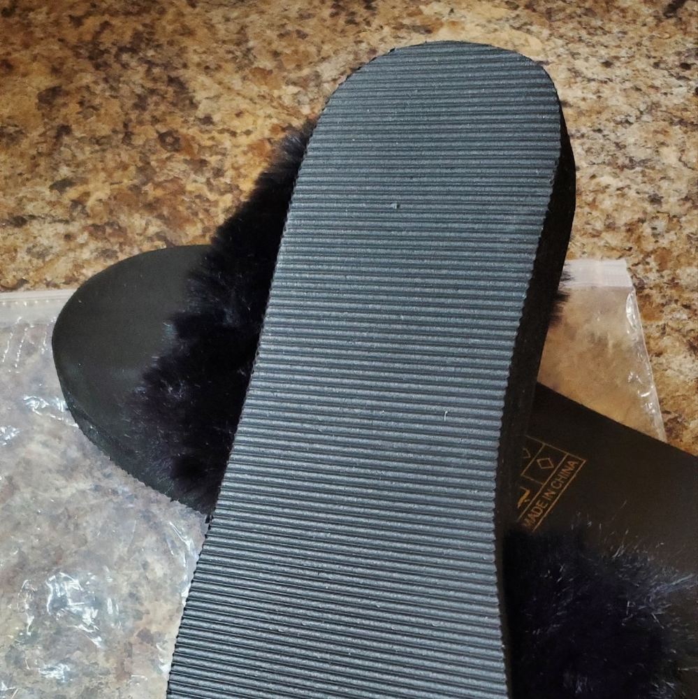 NEW! Fluffy Sandals - Picture 6 of 7